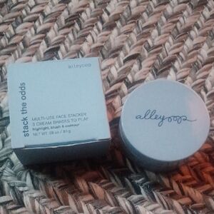 Alleyoop Multi-Use Face Stacker - 3 Cream Shades In Shade Sassy Pants
